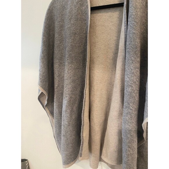 Kerisma reversible two tone poncho wrap - Picture 3 of 5